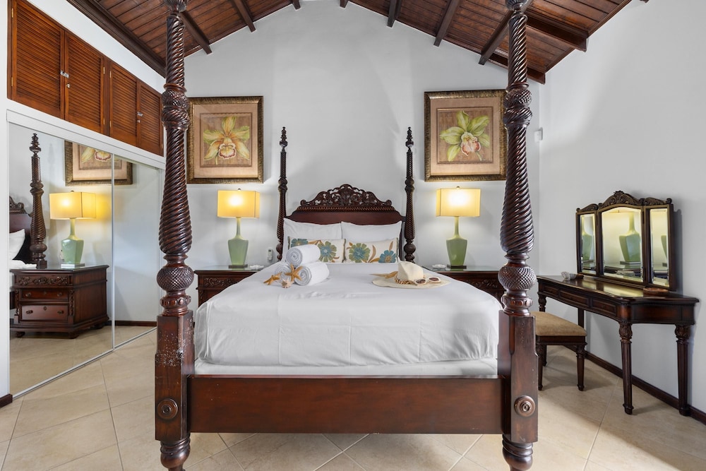 Gold Coast Townhome w Pools GYM 24 7 Security in Noord, Aruba