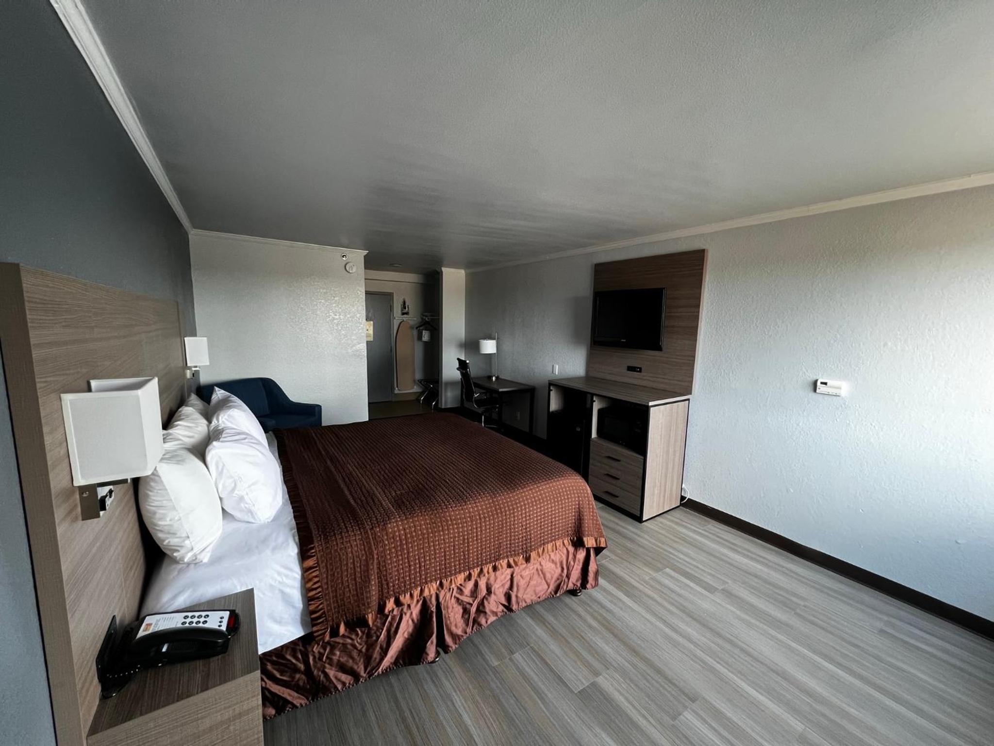 Super 8 by Wyndham Fort Worth Entertainment District - photo 29
