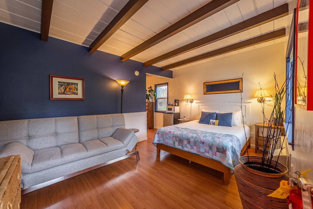 The Islander Inn - photo 39