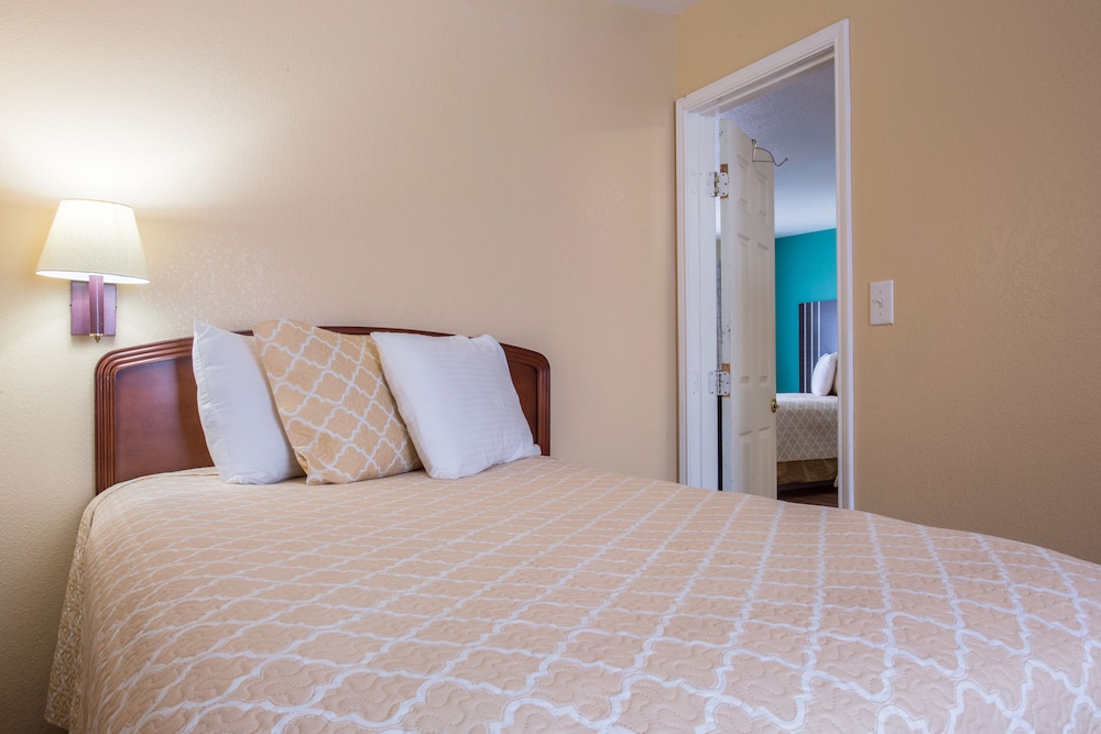 Pinn Road Inn and Suites - photo 19