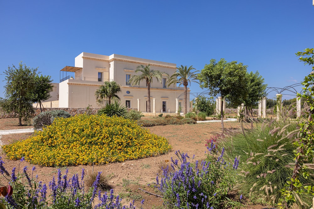 Il Giardino Grande — 4-Star Luxury Hotel in Parabita, Italy