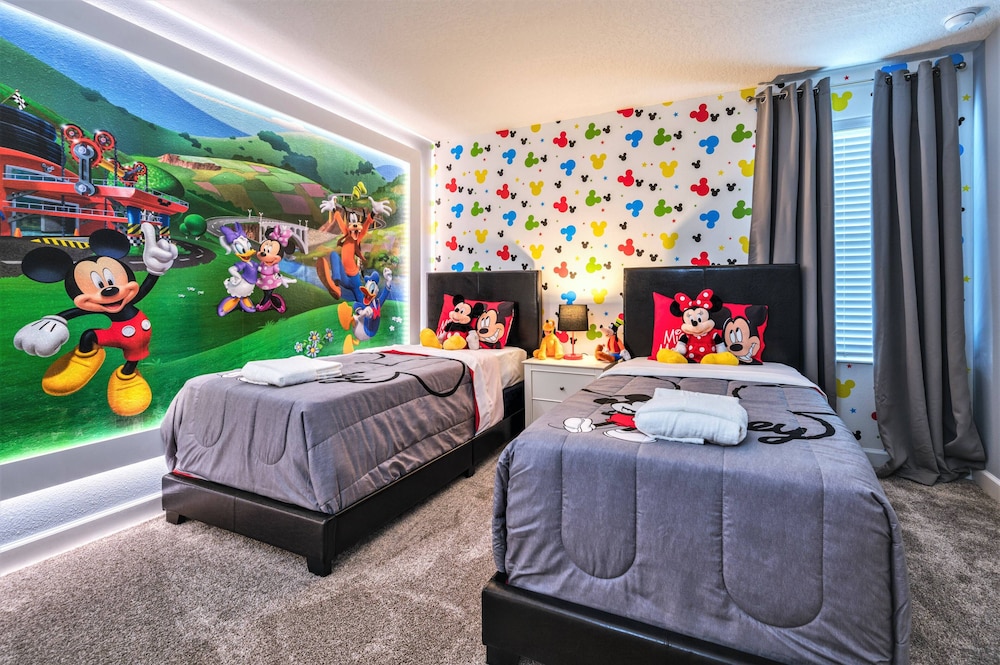 Gorgeous Brand New 7 Bedrooms House With Pool and Game Room at Champions Gate Resort - photo 4