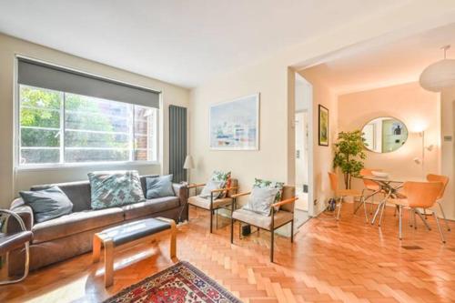 2 bedroom flat with garden near Regent's Park — 4-Star Luxury Hotel in London, United Kingdom