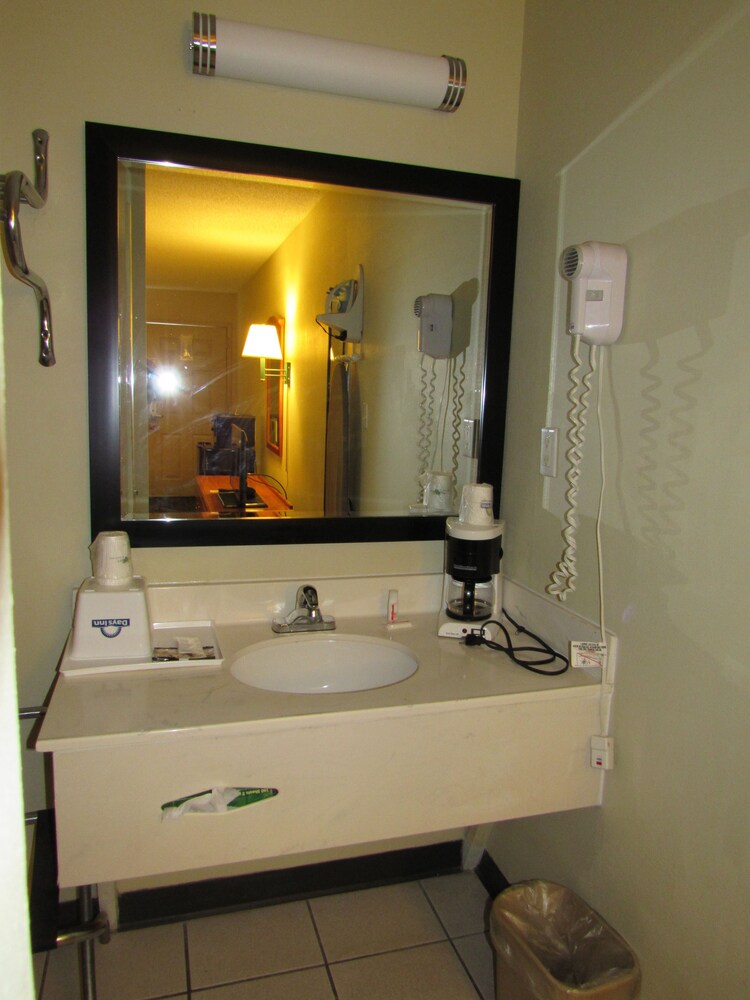 Economy Inn - photo 24