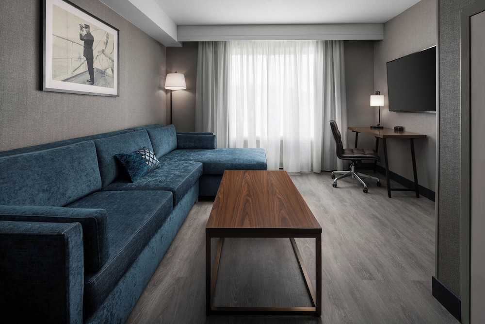 Four Points by Sheraton Hotel & Suites San Francisco Airport - photo 16