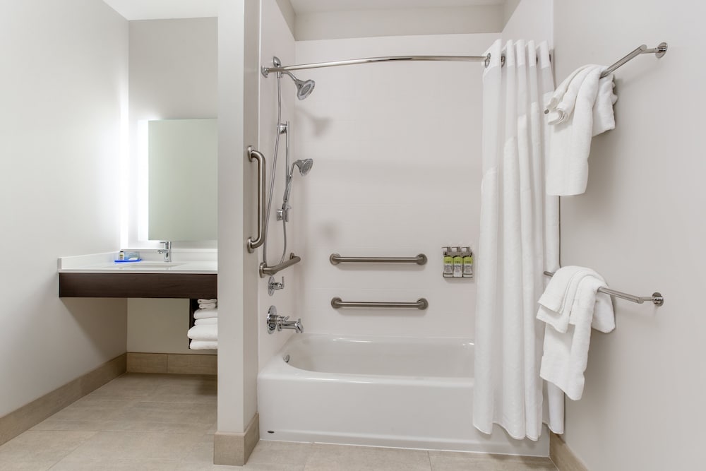 Holiday Inn Express & Suites Ottawa - photo 85