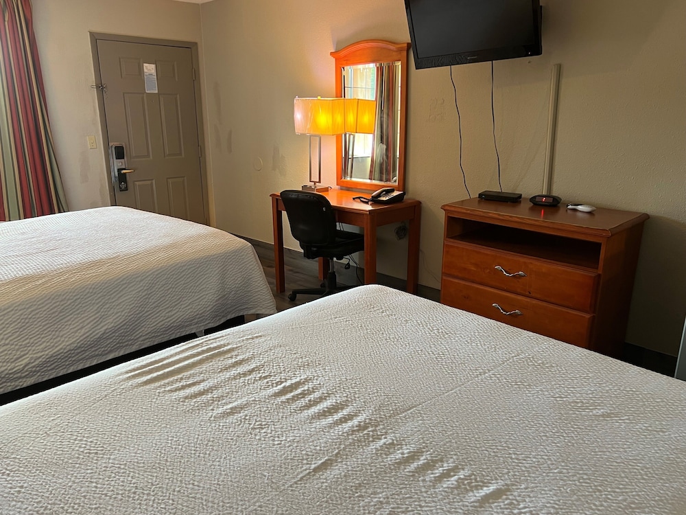 Days Inn by Wyndham KU Lawrence - photo 10