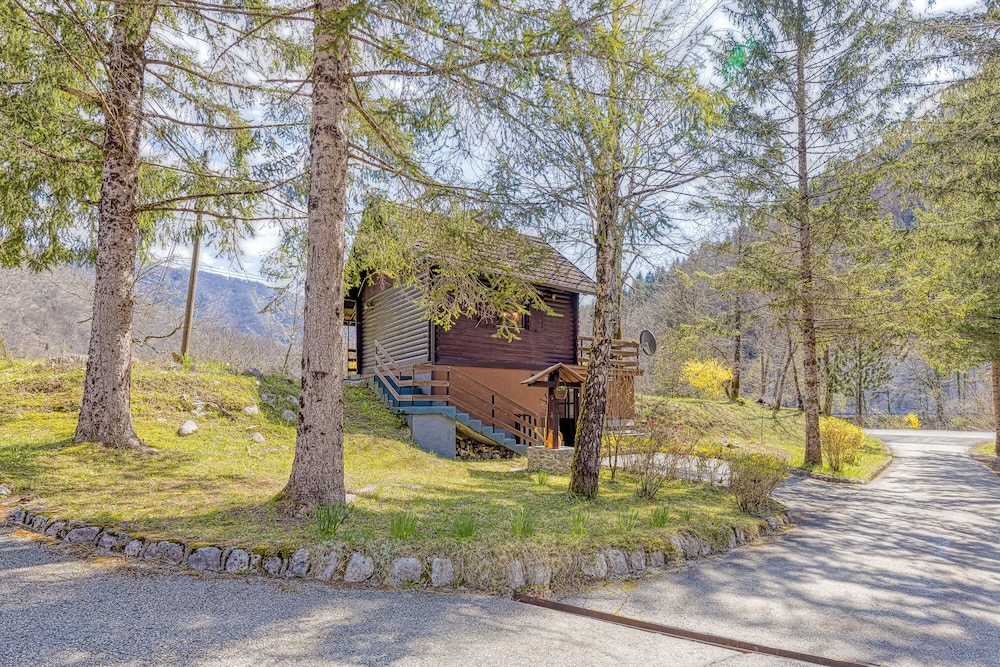 Rozi's Riverside Cottage — 4-Star Luxury Hotel in Osilnica, Slovenia