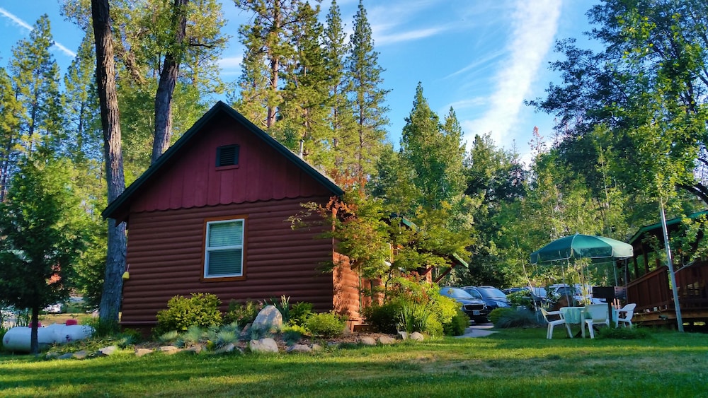 Yosemite Riverside Inn — Groveland