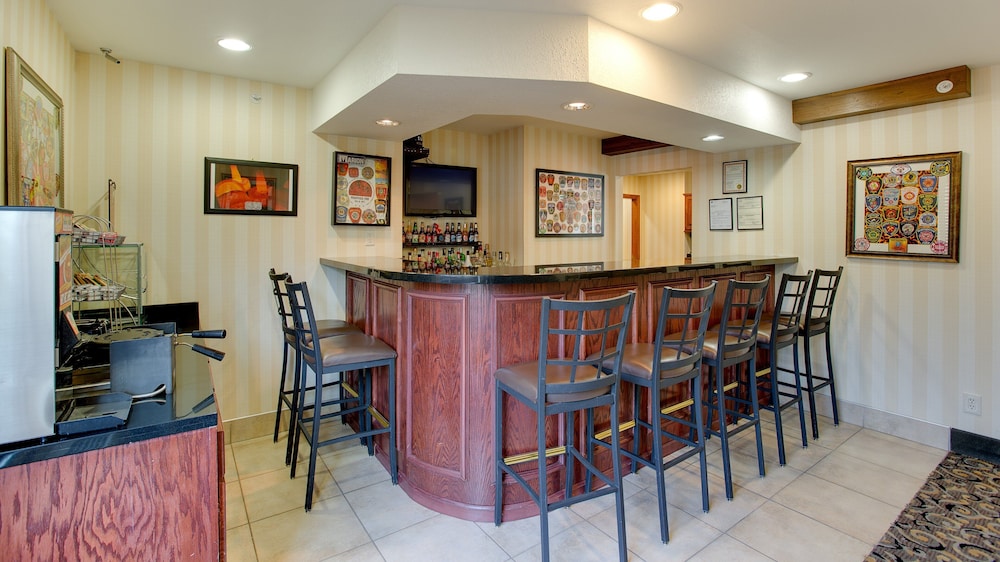 Cobblestone Inn & Suites Clintonville - photo 54