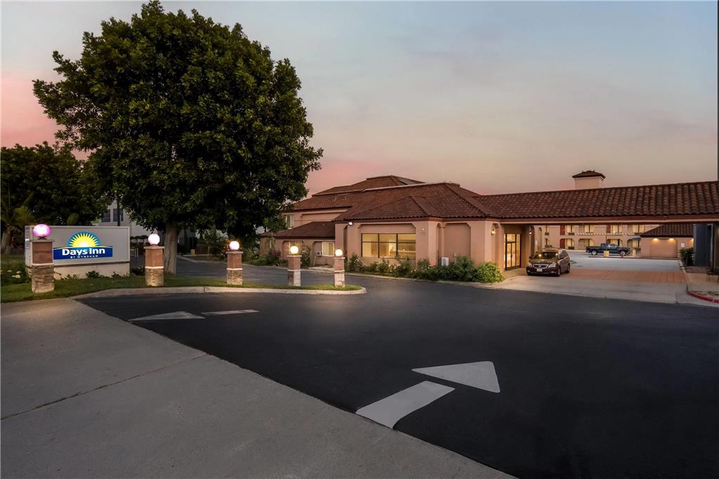 Days Inn by Wyndham Fontana Rialto - photo 8