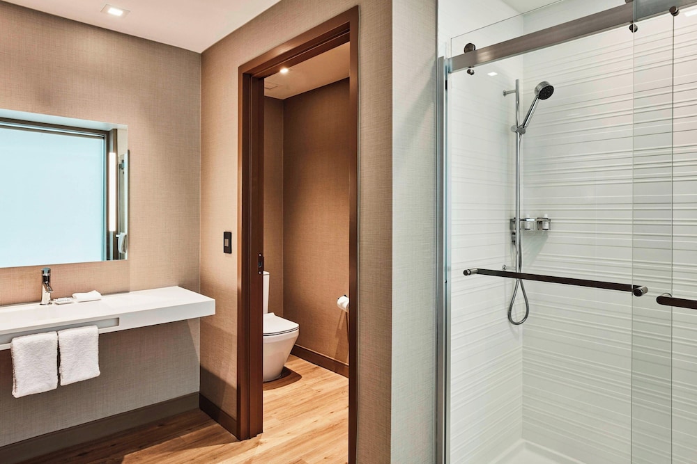 AC Hotel by Marriott Cincinnati at The Banks - photo 30