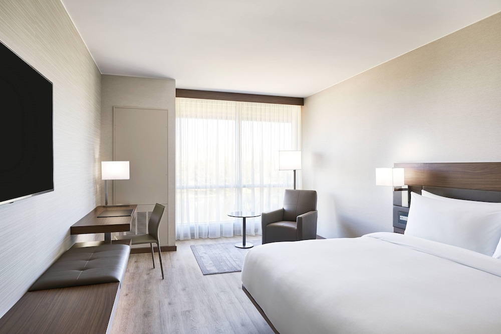 Ac Hotel By Marriott Phoenix Biltmore — Phoenix