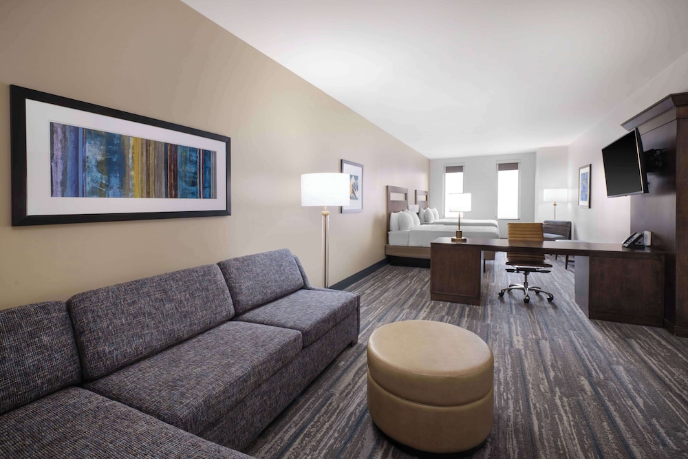 Hampton Inn & Suites Denver Downtown Convention Center - photo 9