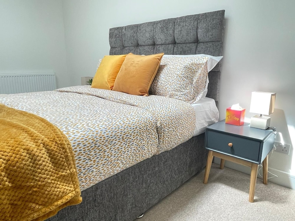 Exclusive 1 and 2 Bedroom Flats only 0 5 miles aw — 4-Star Luxury Hotel in Bicester, United Kingdom