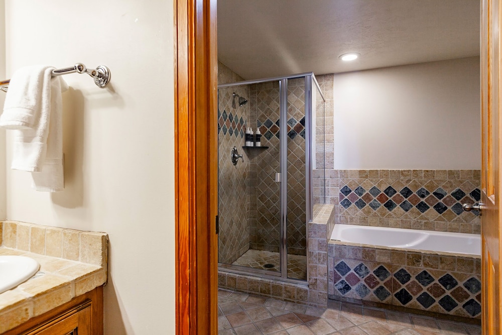 The Caledonian by All Seasons Resort Lodging - photo 220