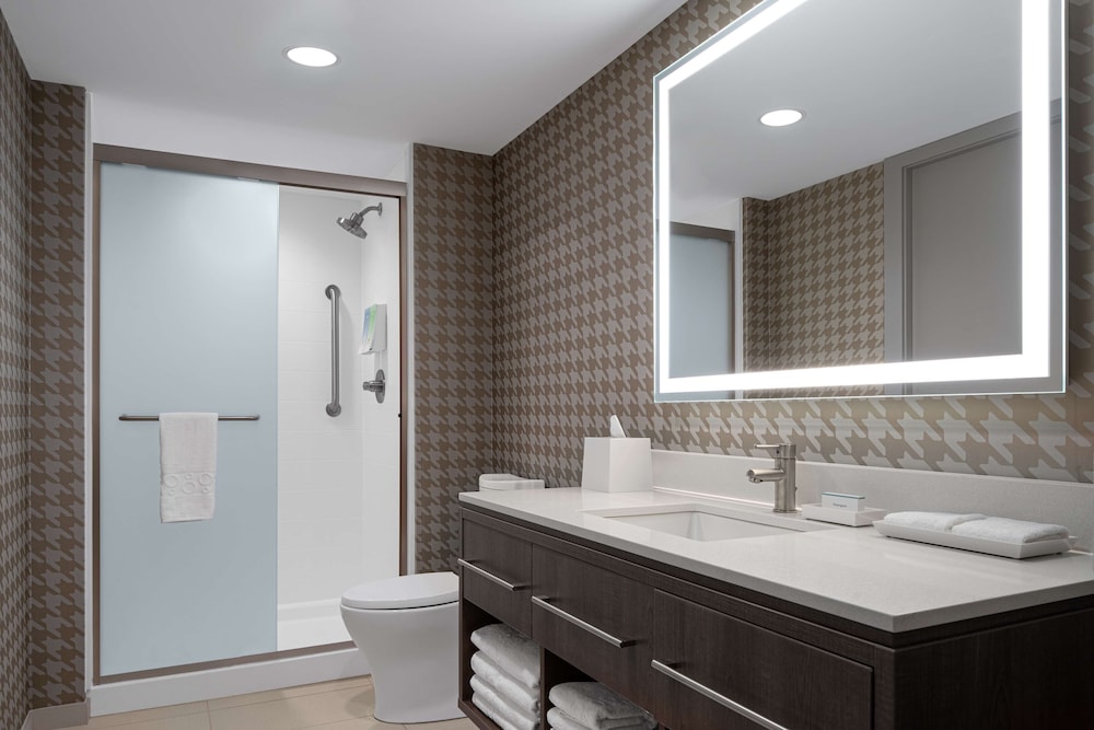 Home2 Suites by Hilton Des Moines at Drake University - photo 23
