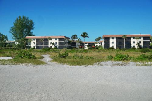 Enchanting 2nd floor condo on Sanibel Island 4D2 — 4-Star Luxury Hotel in Sanibel, United States