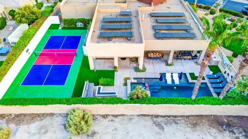 Breakfast Club 100K Game Room — Indio — photo 2