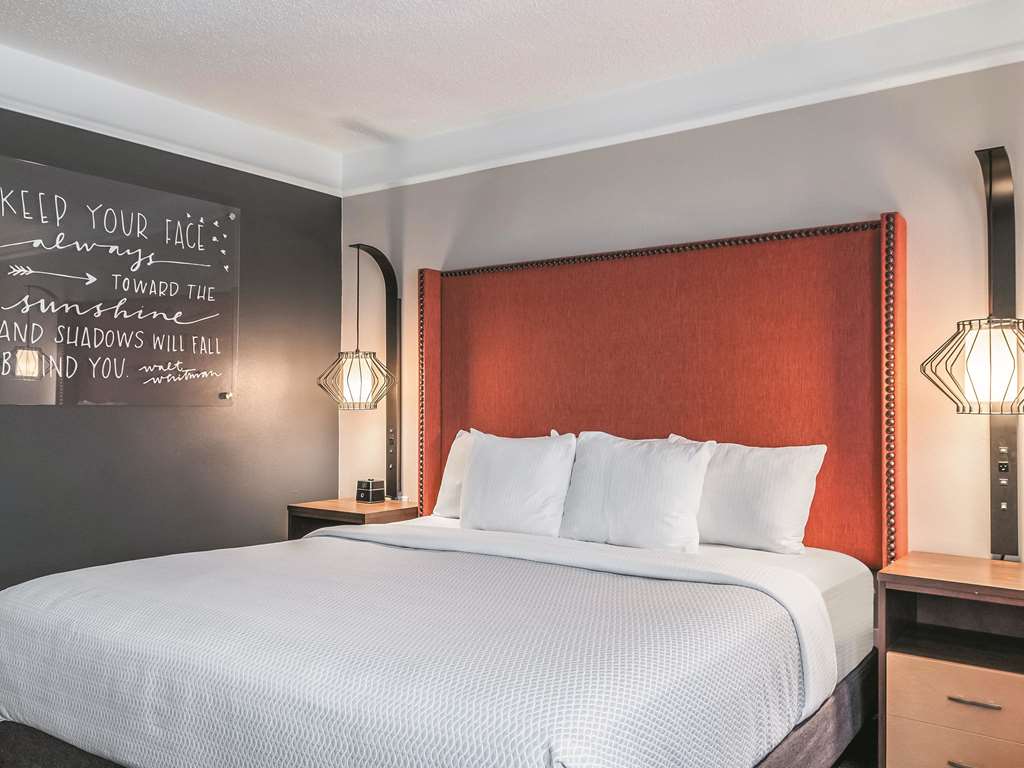 La Quinta Inn & Suites by Wyndham New Orleans Downtown - photo 23