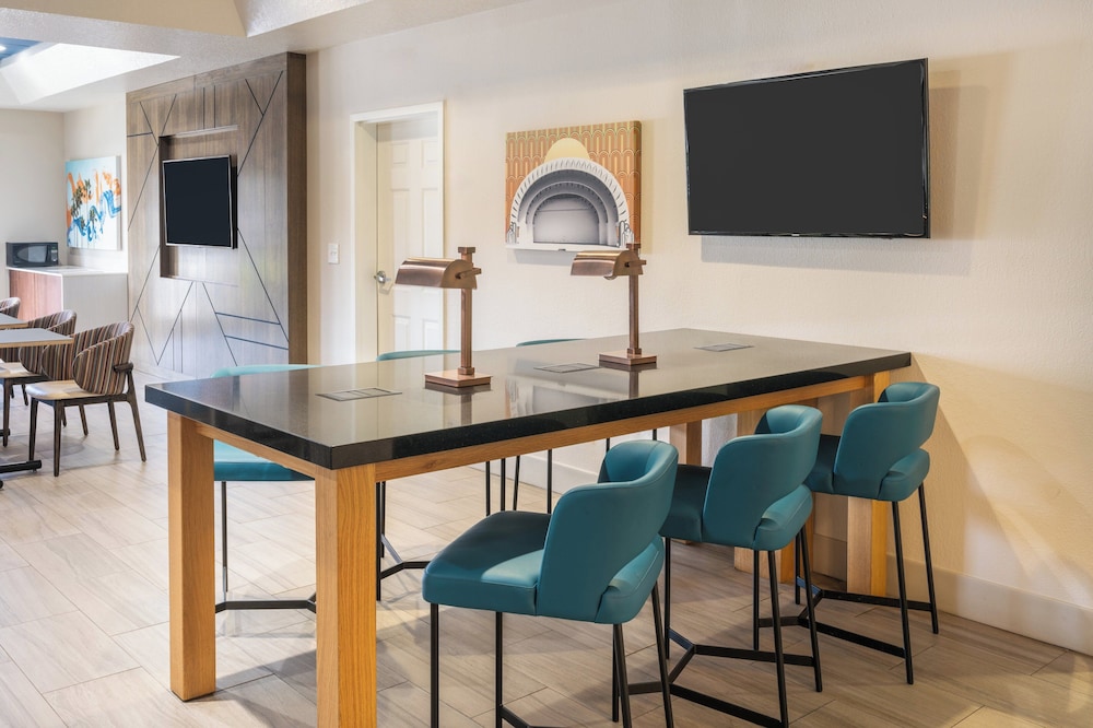 Holiday Inn Express Orlando International Airport by IHG - photo 36