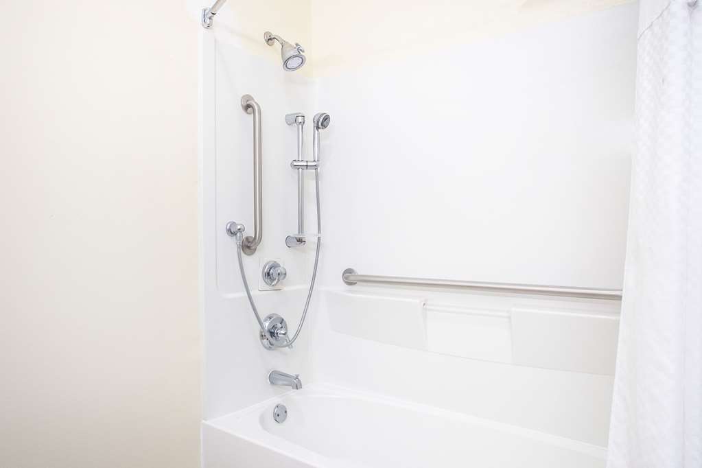 Baymont by Wyndham Savannah South - photo 14