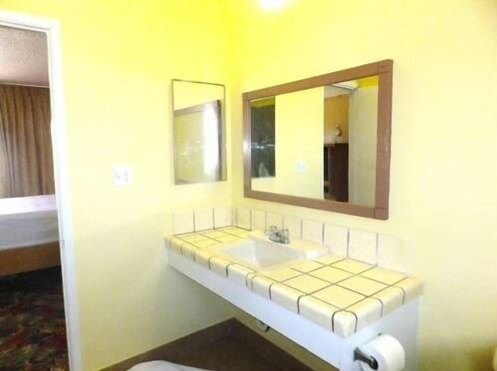 Long Beach Motel - photo 29