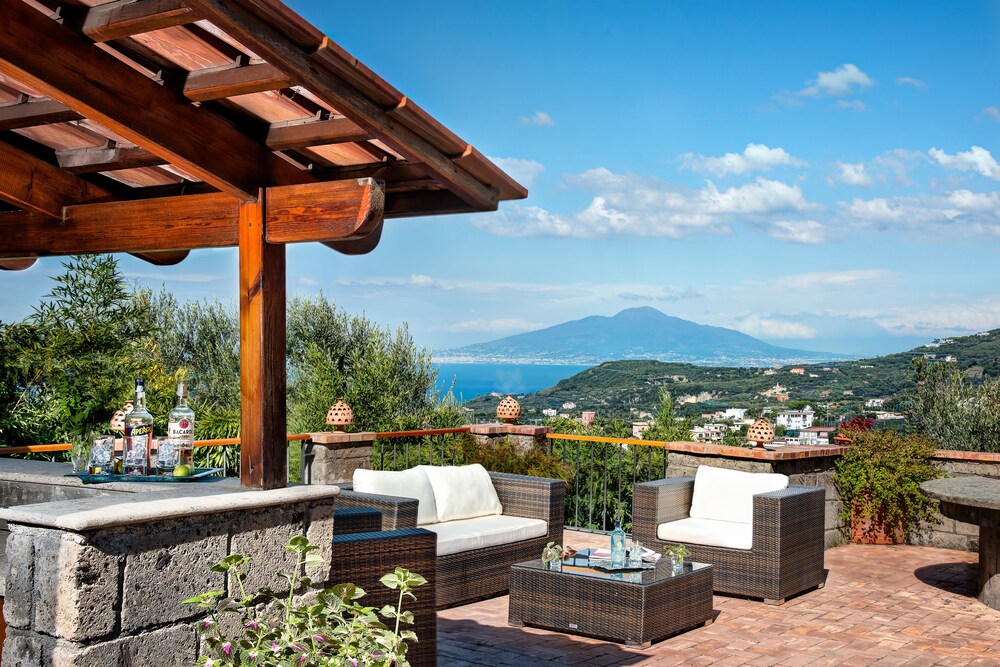 Country Lemonvilla — 4-Star Luxury Hotel in Massa Lubrense, Italy