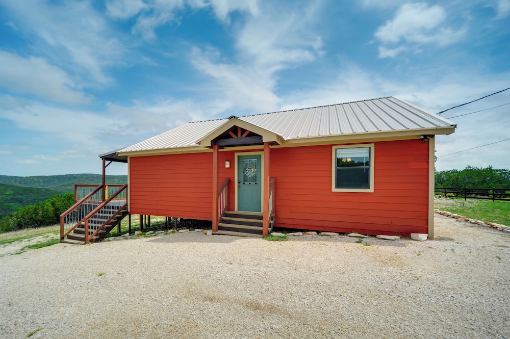 Pet friendly Hideaway 13 Mi to Leakey — hotel in Leakey