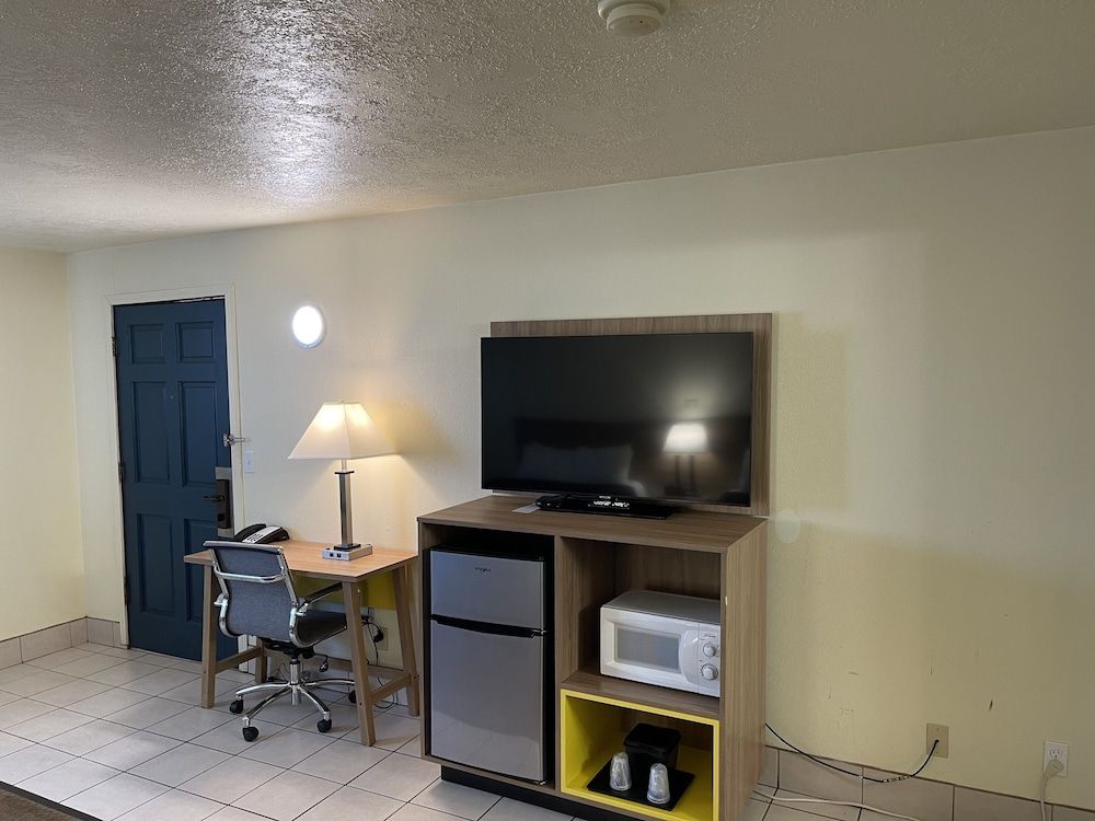 Americas Best Value Inn And Suites Newport - photo 4