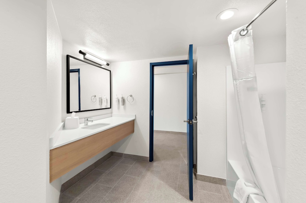 Spark by Hilton Branson Meadows - photo 30