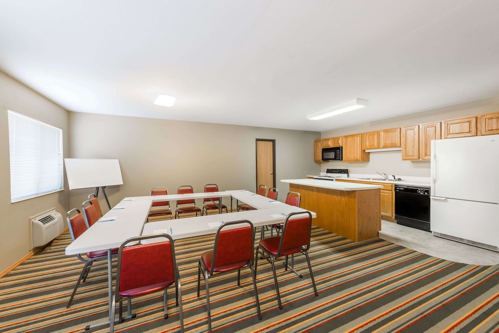 Super 8 by Wyndham Chanute - photo 15