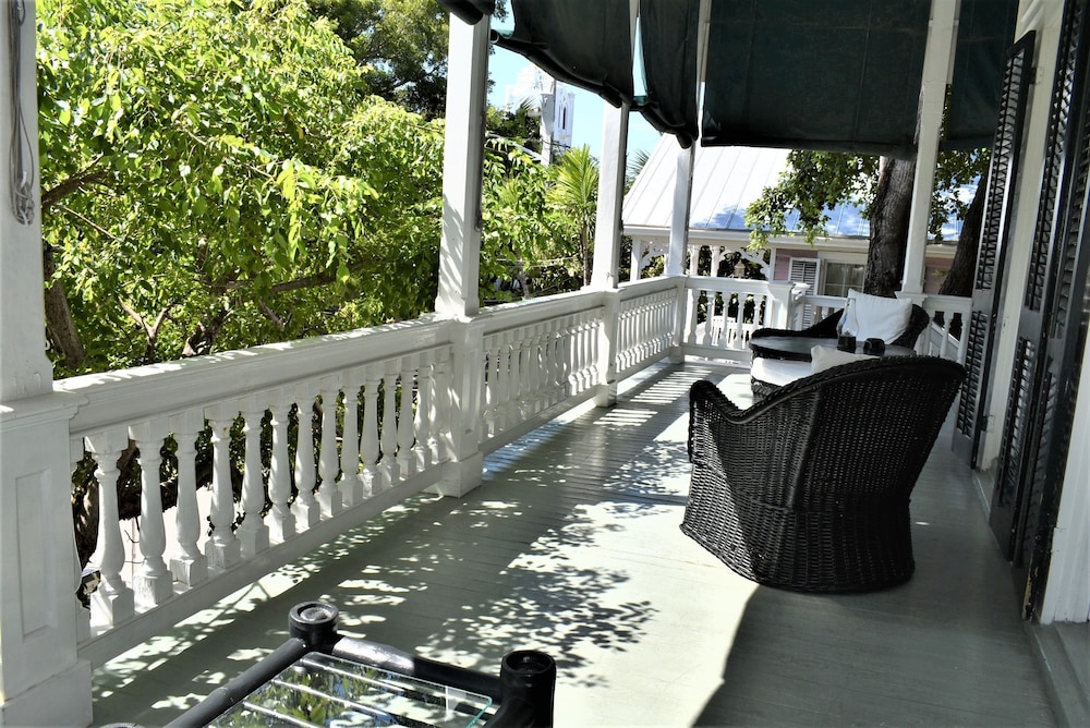 Simonton Court Historic Inn & Cottages - photo 63