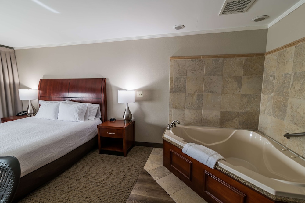 Hilton Garden Inn Bowling Green - photo 44