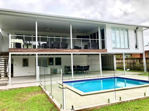 'Perfect Pool House' Idyllic Tropical Retreat — 4-Star Luxury Hotel in Edge Hill, Australia