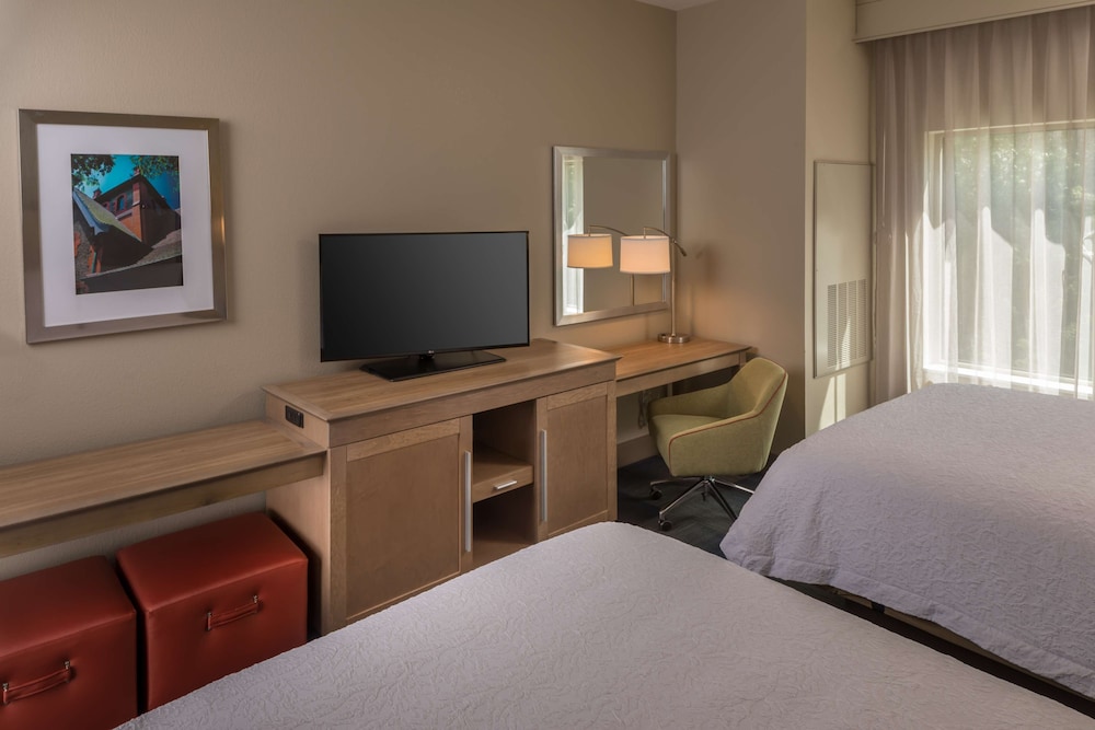 Hampton Inn & Suites Asheville Biltmore Village - photo 11