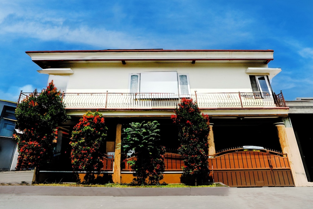 Hotel O Omah Bratan - last minute hotel in Malang