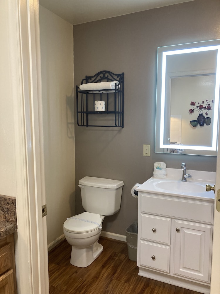 Affordable Corporate Suites Lanford - photo 52