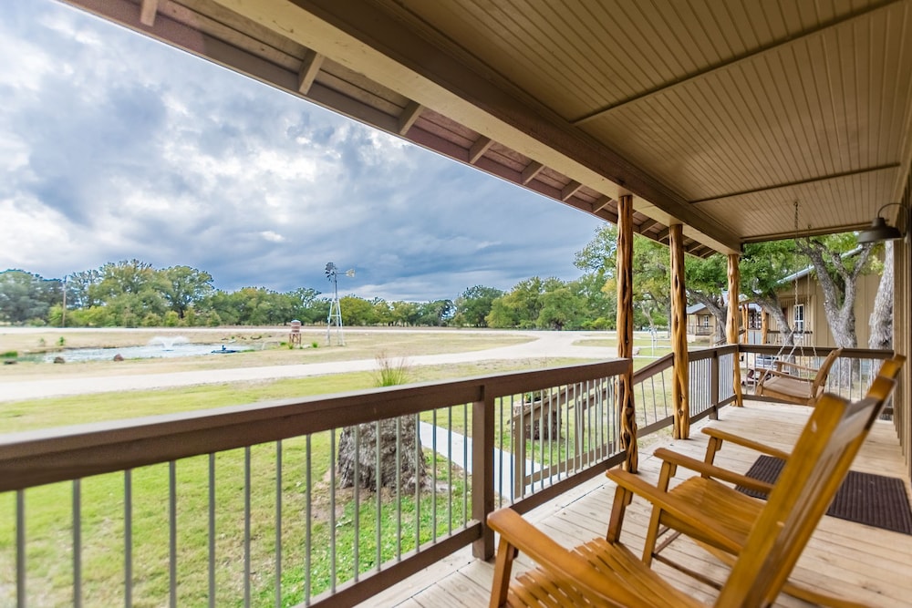 Vineyard Trail Cottages Adults Only - carbon neutral hotel in Fredericksburg