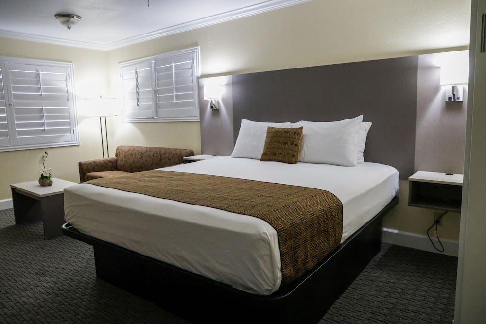 Silver Surf Motel - photo 26