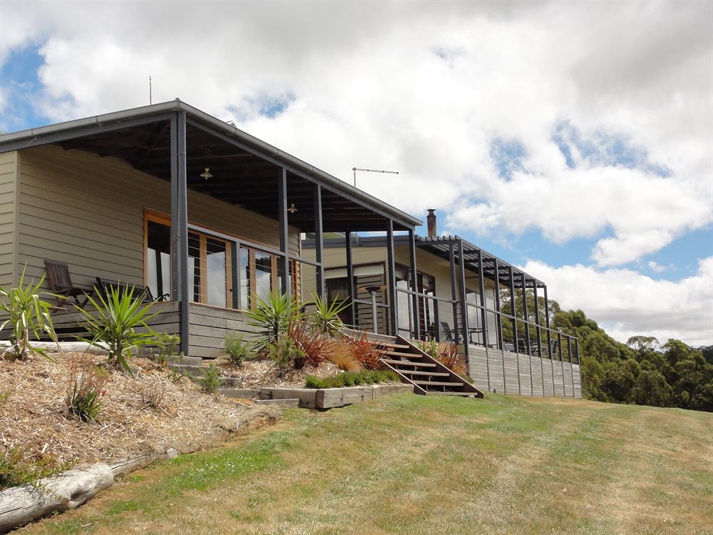 King Parrot Cottages in Lorne, Australia