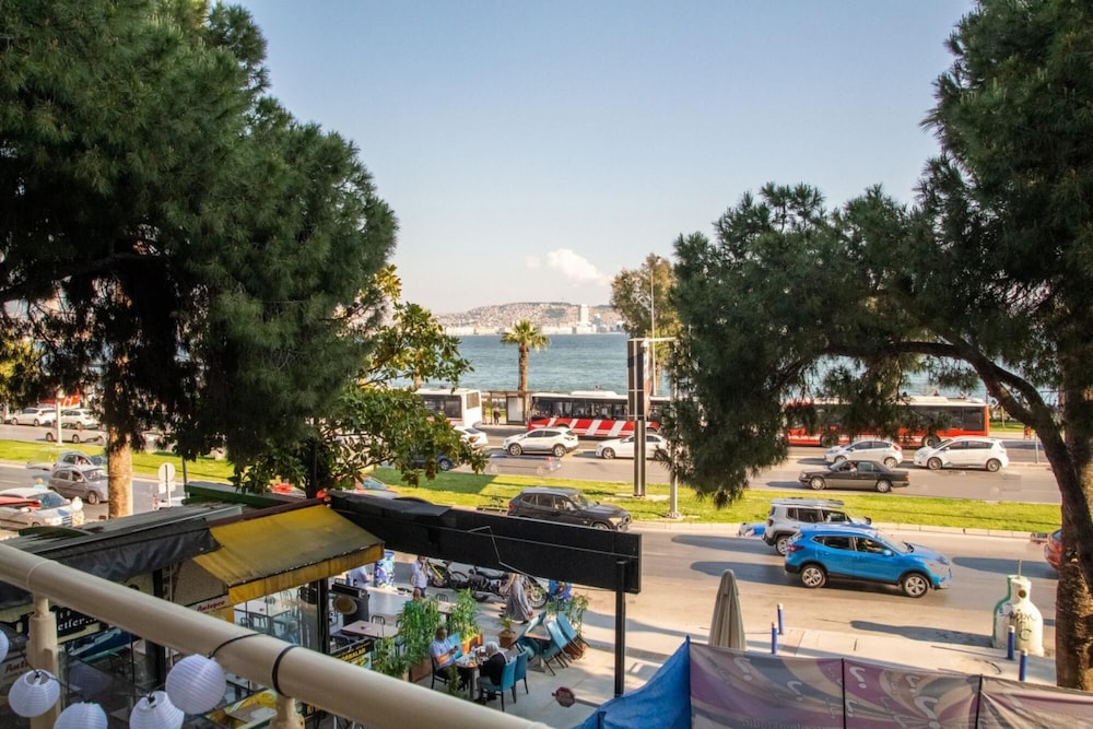 Missafir Flat Near Karsiyaka Coast In Karsiyaka — Izmir
