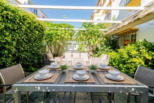 Casa la Concha Marbellamar Beach Townhouse — 4-Star Luxury Hotel in Marbella, Spain