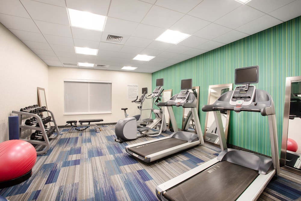 Holiday Inn Express & Suites Great Bend by IHG - photo 21