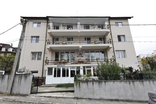 Vila Victoria — 4-Star Luxury Hotel in Ramnicu Valcea, Romania