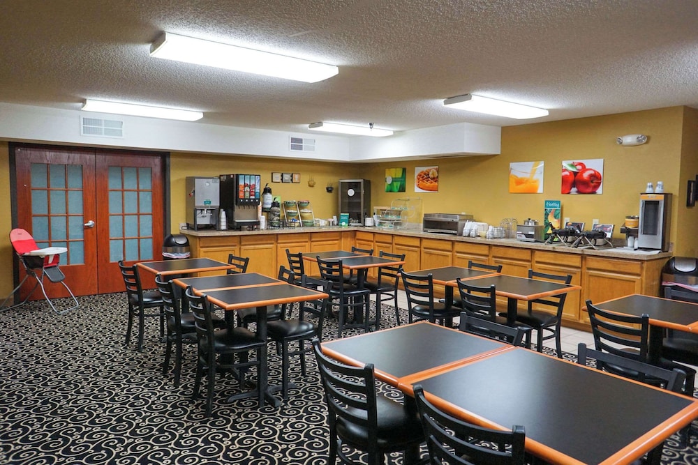 Quality Inn & Suites Watertown near Prairie Lakes Ice Arena - photo 67