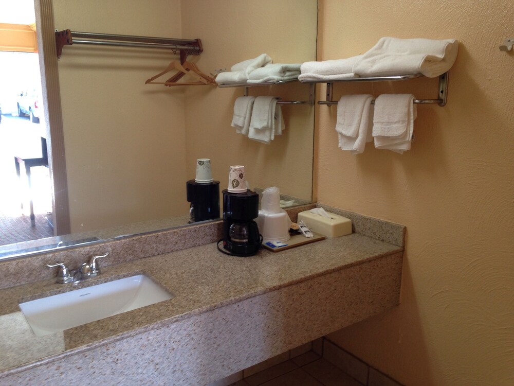 Parkway Inn of Birmingham - photo 14