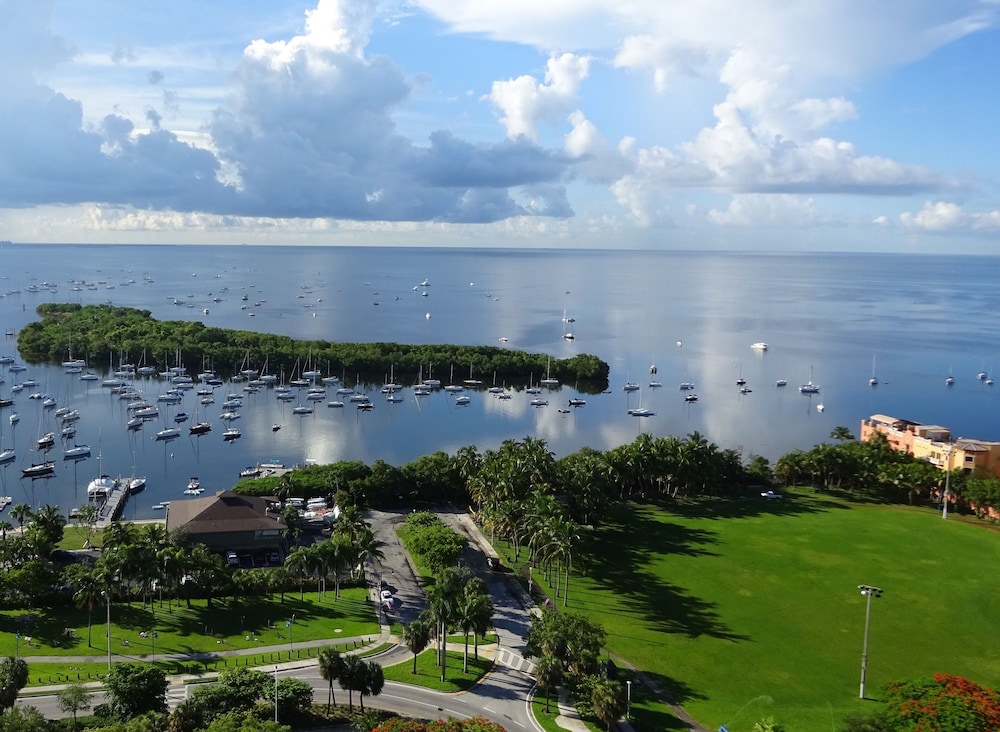 Million Dollar Ocean View Luxury Studio w Balcony FREE PARKING - photo 8