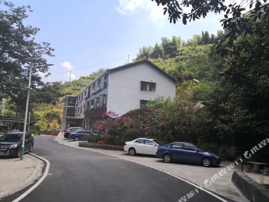 Liuyangdaweishankuailexiangcunshaihuofannongzhuang in Guankou, People's Republic of China