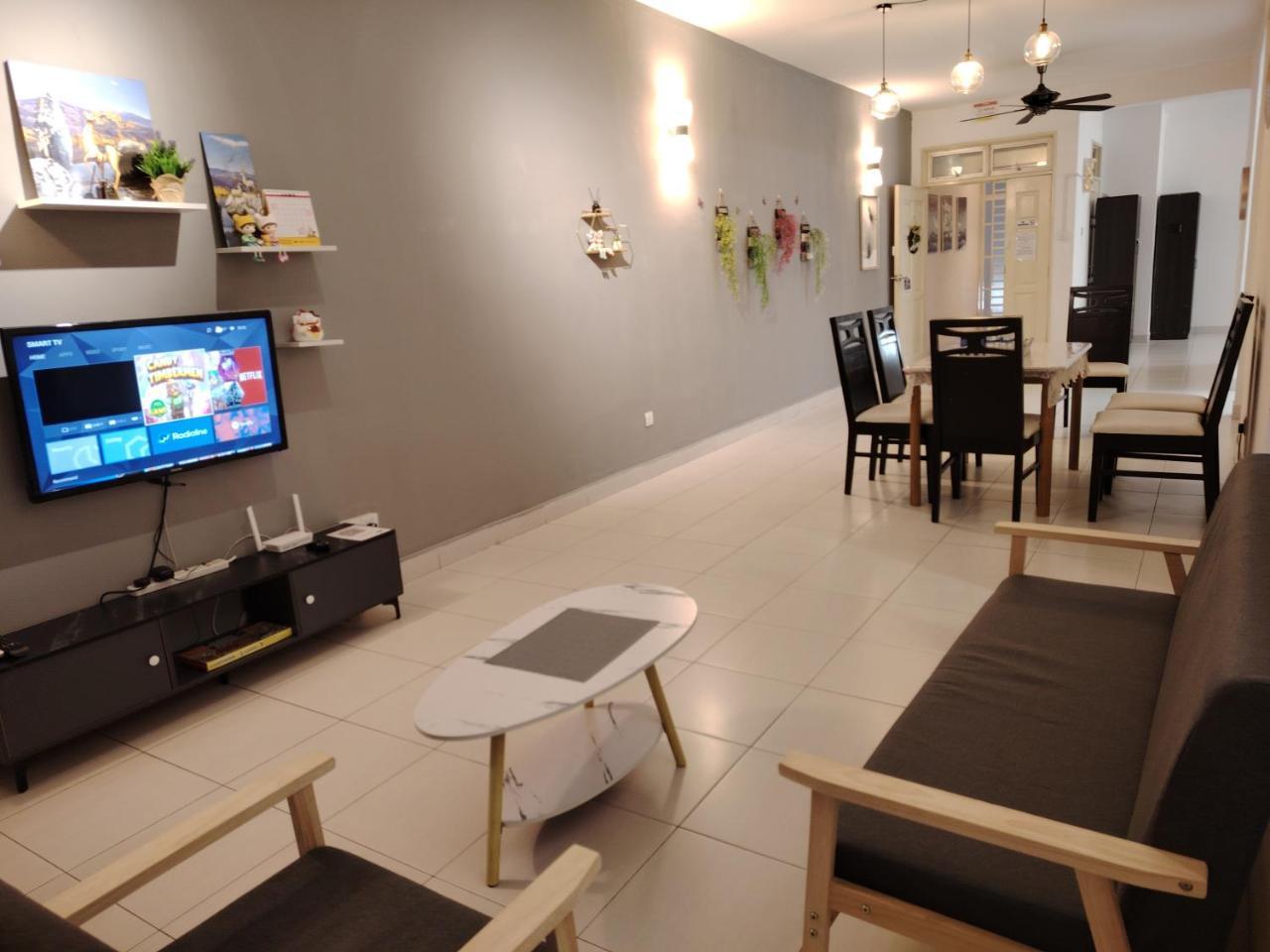 Maison Inn Affordable Sleeps 6 to 13 near Tebrau AEON & Toppen — 4-Star Luxury Hotel in Johor Bahru, Malaysia